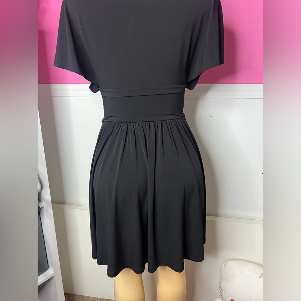 Elegant Black Dress - Picture 7 of 8